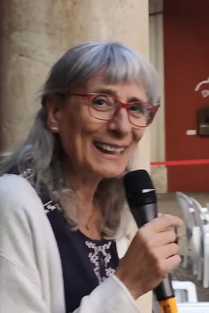 Cual directora de orquesta, nuestra Estrella Ortiz, se ha llevado la música a otra parte... y es que hemos regresado al escenario principal donde permaneceremos hasta la nota final.
#33MaratónCuentos #narraciónoral #lamusica #guadalajaraciudaddeloscuentos #guadalajaraespaña