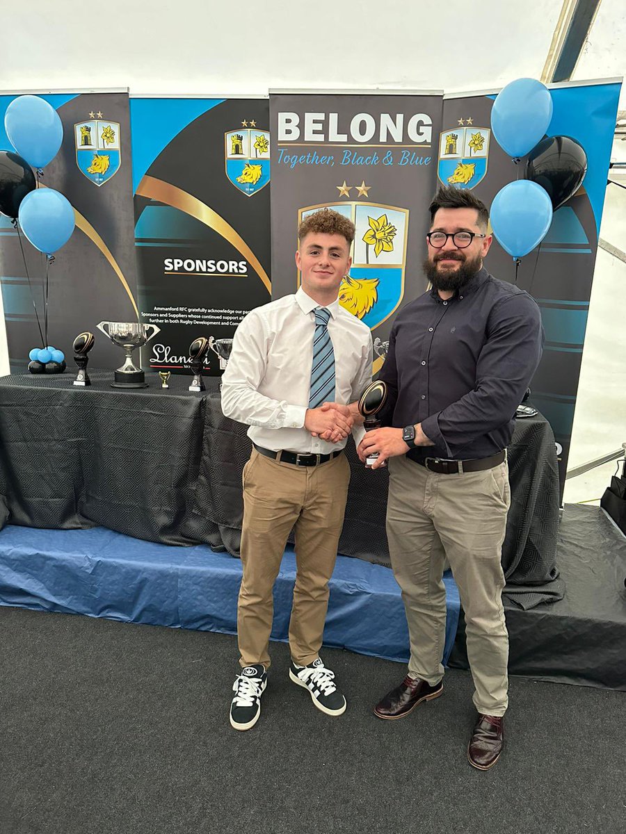 🔵BREAKTHROUGH PLAYER⚫️

This years breakthrough players Frazer Gregory and Sam Potter (unavailable) being presented by our sponsor <a href="/PeterLynnPtnrs/">Peter Lynn</a> #glasadu 🔵⚫️