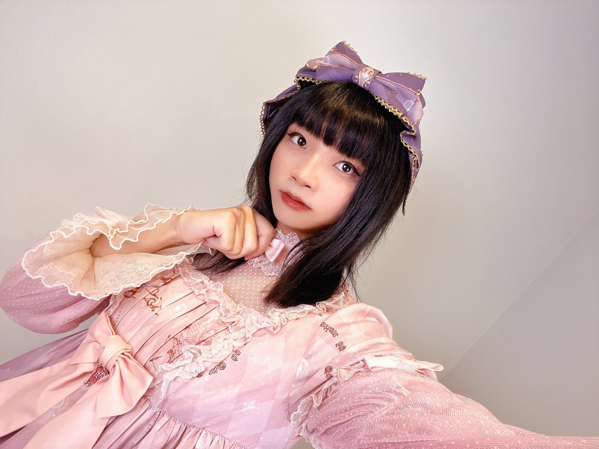 HimeUzuki's tweet photo. #angelsheart 银河长袖OP
#uzukiootd 大概是周末化妆练习，怎么明明贴了双眼皮，粘完假睫毛之后又不见了x
夏天了就应该穿透气的纱裙以及玻璃丝的袜子~
#lolitafashion #classiclolita https://t.co/CvSTCcuvSy