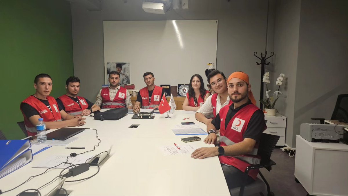 Genç Kızılay Şişli olarak İstanbul Nişantaşı Üniversitesi Genç Kızılay Başkanı Sn. Fatih Çetinaktı’yı ziyaret ettik ve yaz dönemi yapılacak etkinlikler için istişarede bulunduk. 🌙☺️

#daimahazır