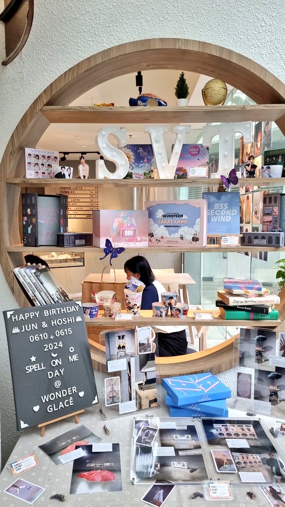 aishahzamberi's tweet photo. At @WonderGlace for @pledis_17 oci & jun bday event~~
#spellonme
#spellonmehoshi
#spellonmejun https://t.co/qD8Z8FzAbc