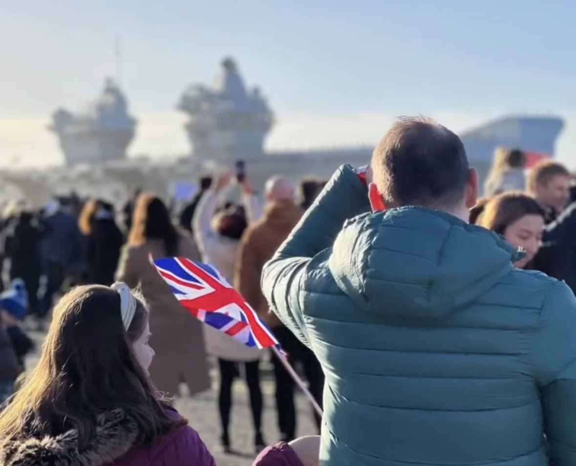 Happy Father’s Day to all the Dads deployed, but also to those doing the hard job of being the parent left at home! We couldn’t do what we love without you 😘