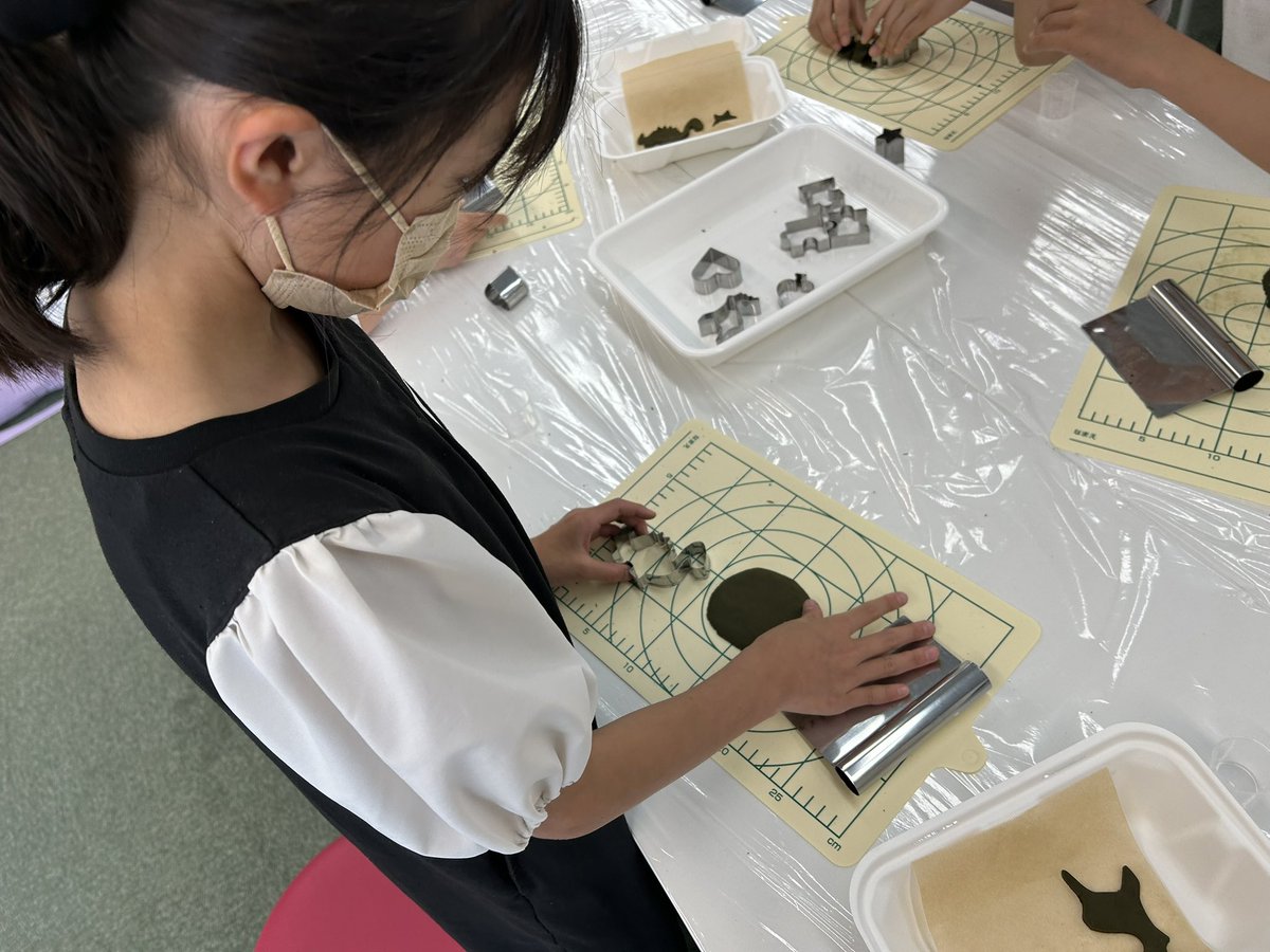 yakuiku_lab's tweet photo. O-Laboにて
薬草から作る蚊取り線香教室を
開催しました✨

虫や蚊について、虫除け対策
蚊取り線香を使う際の注意を
添付文書を見ながら...

問題になる事例について
グループワークで話し合った上で

手作り蚊取り線香を作ってもらいました。

本日は、大分市で。
来週は、宇佐市で開催します。 https://t.co/9AlP6tGvp9