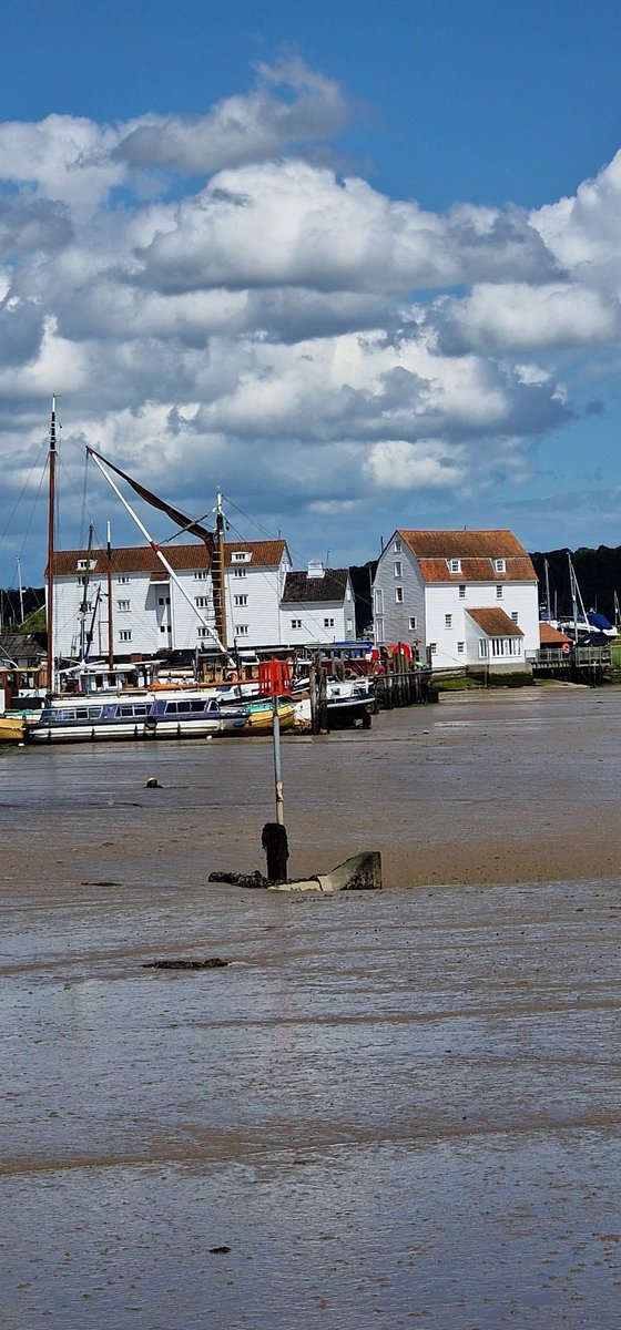 Relaxing walk down Woodbridge River