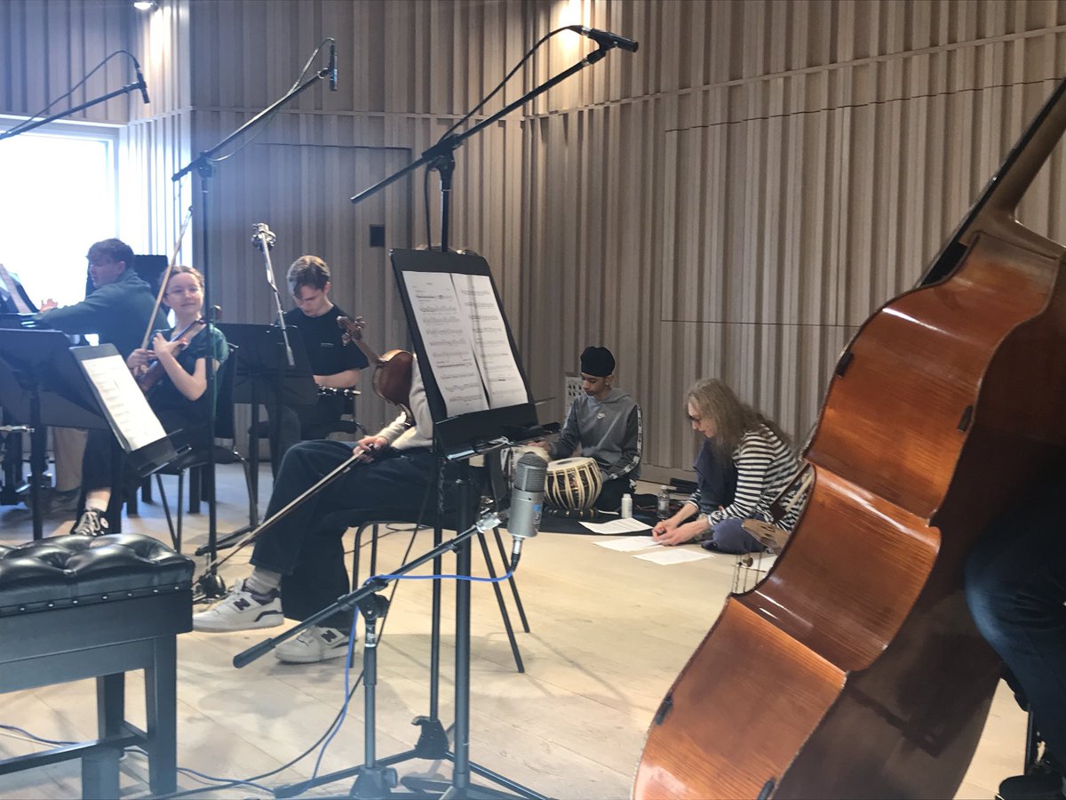 Keranjeet's tweet photo. 1st Time 8 musician meet to record new composition by #nextgencomposer #Avram @RoyalAcadMusic They need our & ur support #digdeep & donate 2 @southasianartuk & @FutureTalentUK pls share #Music #Food4theSoul @PreetKGillMP https://t.co/l0VZHUGWBk