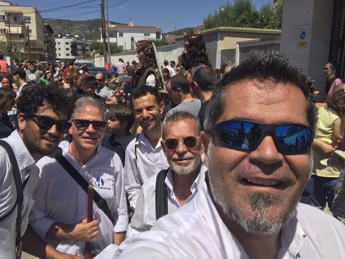 Avui som a l’estrena dels @gegantspetitsderibes!!! Tot un plaer fer-los ballar per primer cop!! 😍😍😍
També hem acompanyat als @gegantsribes en el cercavila!! #gegants #gralla #timbal #tradició #dinapontusenruta #dinapontus @escoladgrallers