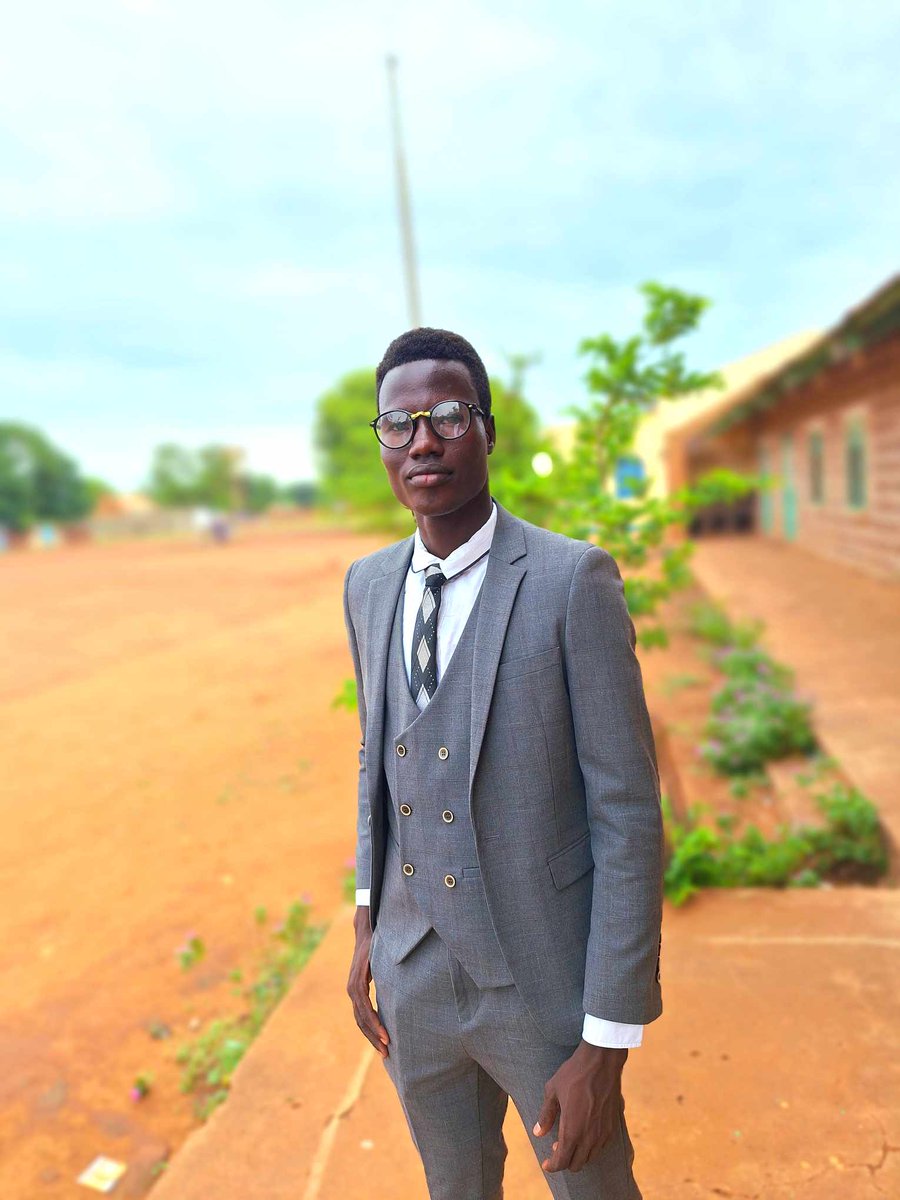 if you mingle with 3 intelligent people, 3 confident people, 3 millionaires people you will eventually be the 4th.
but if you mingle with 3 idiots people you will certainly be the 4th
Be intentional about your relationships with people.
Your environment is your reflecting mirror