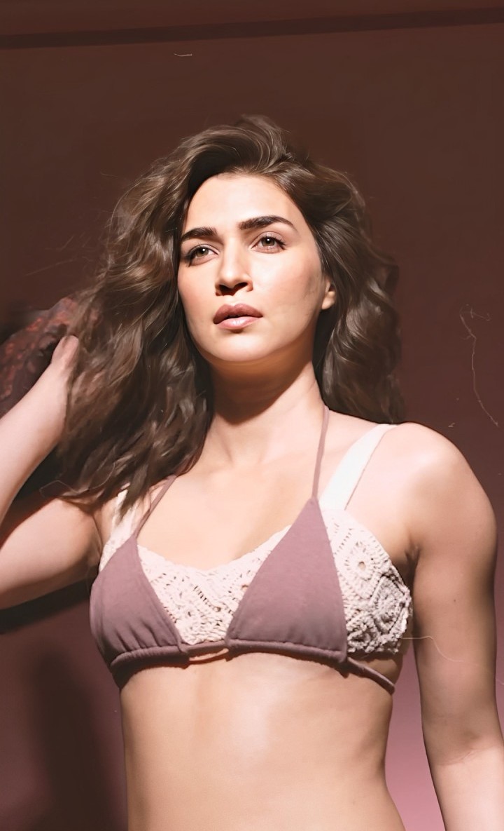 Ganpatbishnoi33's tweet photo. Hotter than the hottest, radiating irresistible allure! 🔥🌟 #UltimateHotness #SizzlingCharm #KritiSanon https://t.co/hDWRhJH9nn