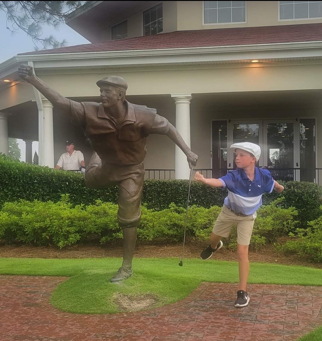 gordonkiddaddy's tweet photo. If @b_dechambeau came out in the flat cap at Pinehurst today, the crowd (and my 11 year old) would go INSANE! #usopen https://t.co/itsxavp5oR
