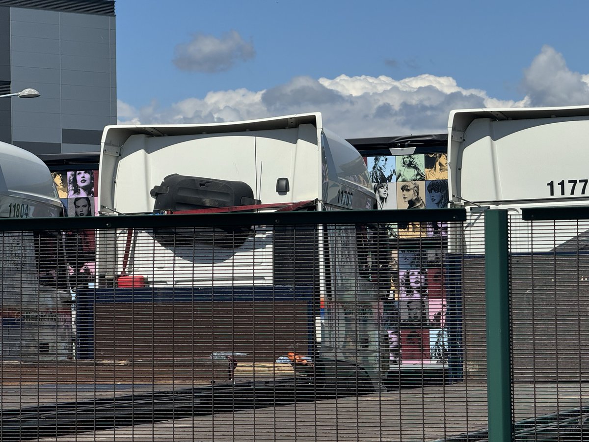 gkt_wales's tweet image. I see team #TaylorSwift have rocked up over the road in Cardiff. #erastour