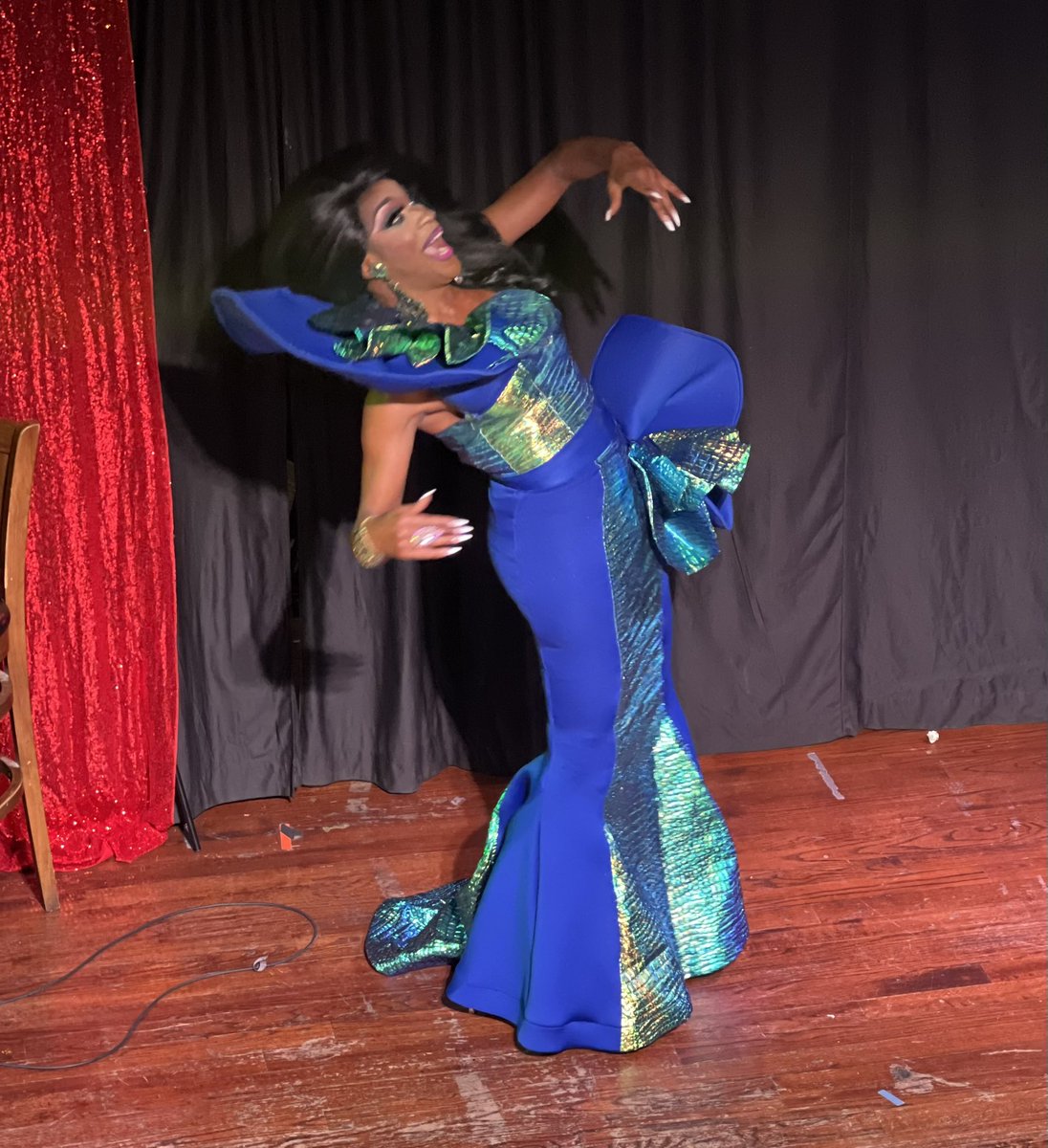 About last night….. ✨ The Spotlight Show ✨ 📍Cafe Istanbul 🎤 Big thanks to everyone who took a moment to check us out and take our survey!🌈🫶🏾 Haven’t had a chance to take our survey ?? Link in bio love!! 💗 Can’t wait for our next outing 💃🏽