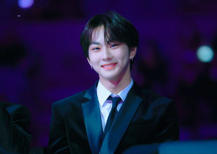 Jungwosn's tweet image. ⠀

“Hehe, OKE kali ini beneran serius. Jadi, hadiahnya ada di (simplebooklet.com/dearpostiepenp…) yaa. Bisa kalian buka dulu untuk liat isinyaaa. Kasih tau kita kalau butuh bantuan!” Ucap Lakasa diakhiri dengan senyuman.

“Semoga kalian suka sama apa yang udah kita siapin!” Lanjutnya.

⠀