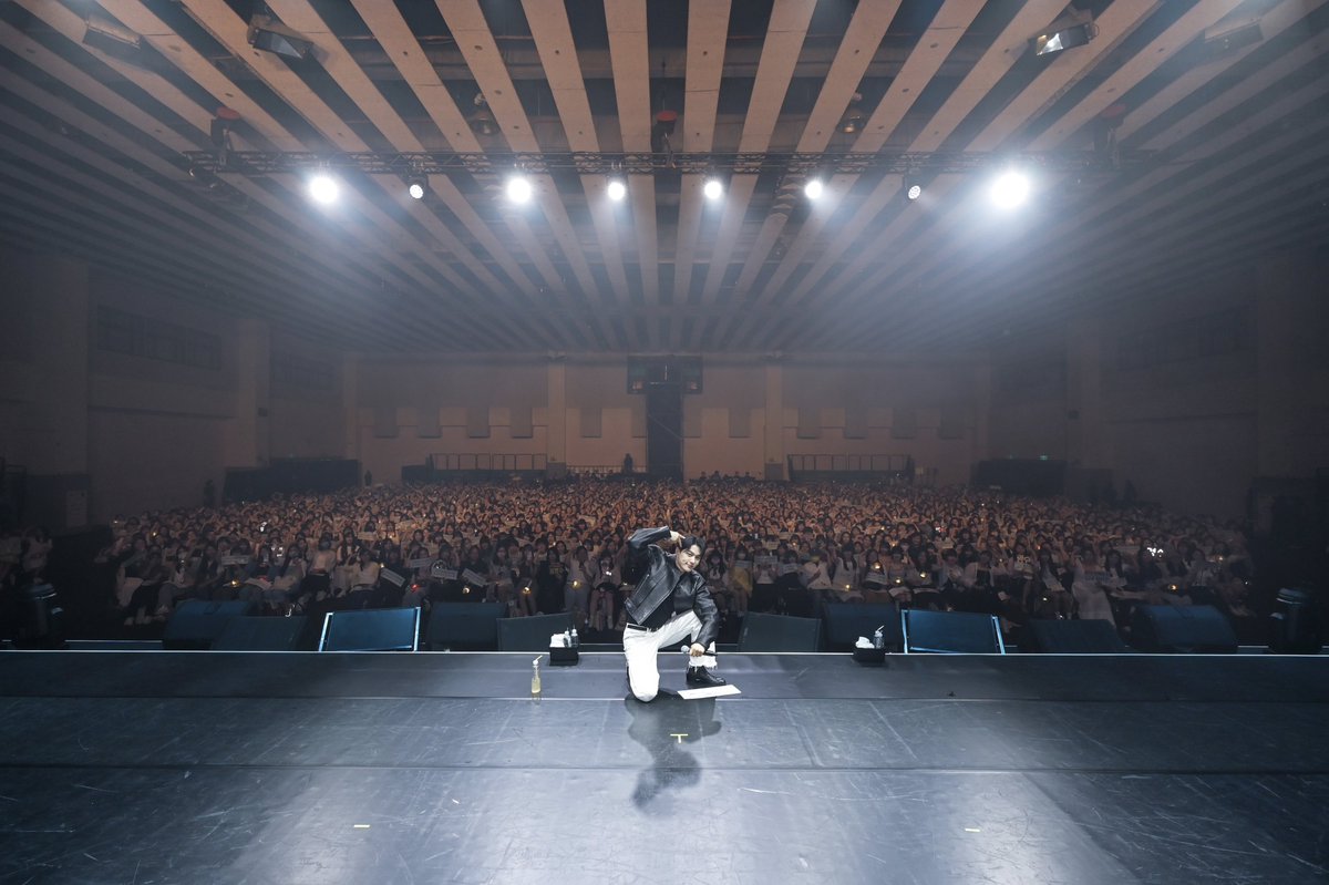 LKMS_official's tweet photo. [📷] #REBOOT_in_TAIPEI

우리의 책 한 페이지에 기록된 오늘📖🖋️
찾아와주신 모든 오브&amp;인스피릿 감사합니다!

#김명수 #KIMMYUNGSOO #엘 #L 
#명수의_기억_속_모든_페이지는_전부_오브피릿 https://t.co/6BQlTVZePW