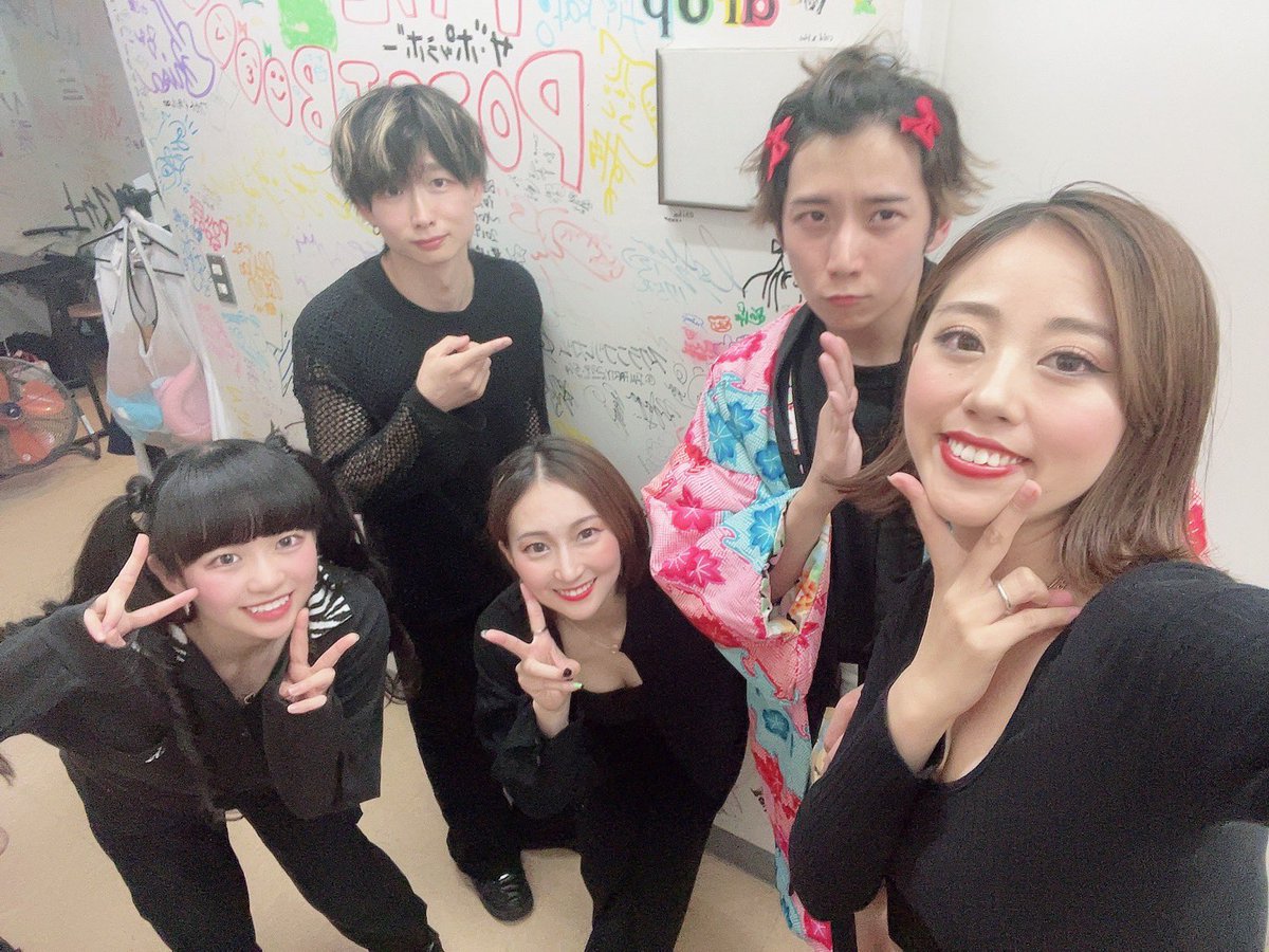 みなさま〜！！！
とてつもなくたくさんのみなさまに来ていただけて
お客さんのカロリーも高すぎて最高空間でした。
本当に一緒の時間過ごしてくれてありがとうございました！🔥

たのしい！えもい！うるさい！なショーいかがでしたか？
強火のみんなも強火オタクのみなさんも大好き。

またね〜！