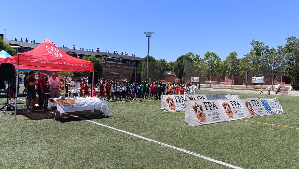 🥹 Termina el torneo solidario 'Babies Uganda' 

🤝🏻 El presidente <a href="/PacoDiezRFFM/">Paco Díez</a> con Carlos Cascallana, presidente del <a href="/FPALasRozas/">FPA Las Rozas</a>, y Montserrat Martínez, presidenta de <a href="/babiesuganda/">Babies Uganda</a> 

🥇Fase Oro 
1️⃣ <a href="/RayoAlcobendas/">RC Alcobendas</a> 
2️⃣ <a href="/DV7Soccer/">DV7 Academy</a> 

🥈 Fase Plata
1️⃣ <a href="/cuzonanorte/">C.U. Zona Norte</a> 
2️⃣ <a href="/LasRozas_CF/">Las Rozas CF</a>