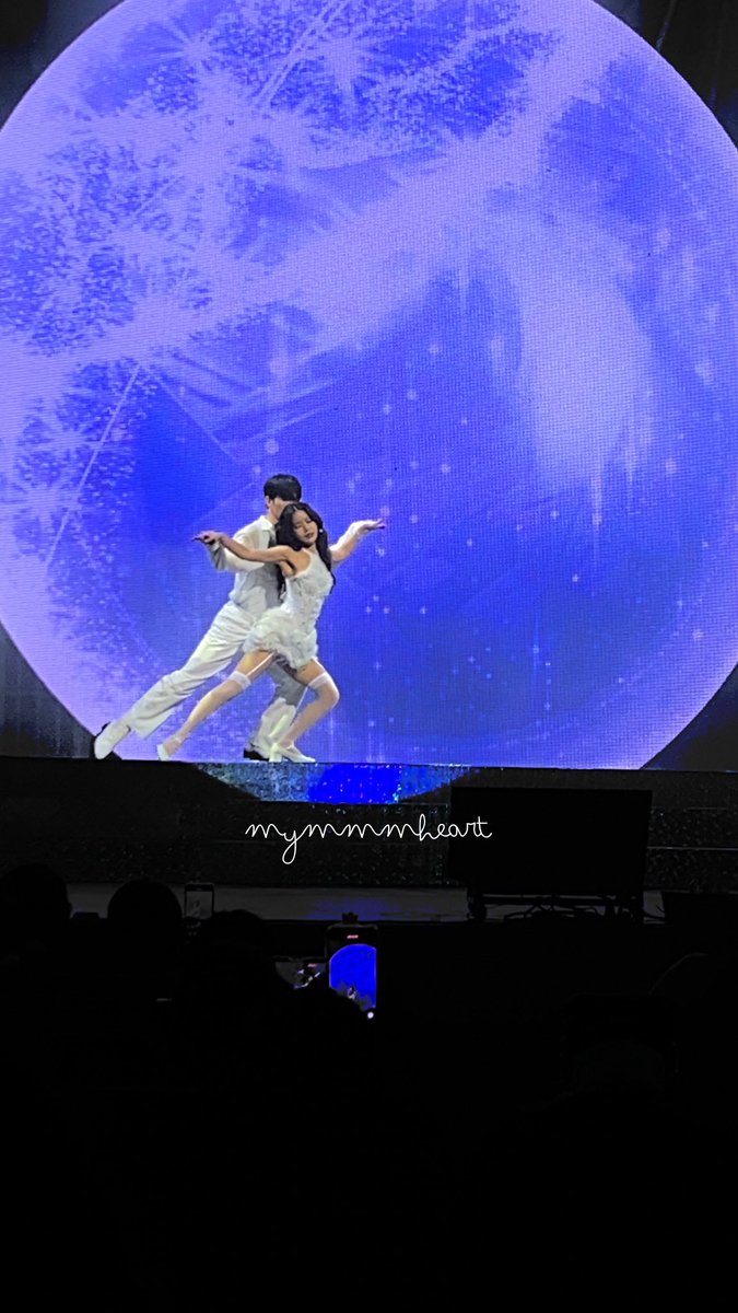 Honey is already perfect then she did this 😍

#Solar #솔라 #Solar_COLOURSinMNL