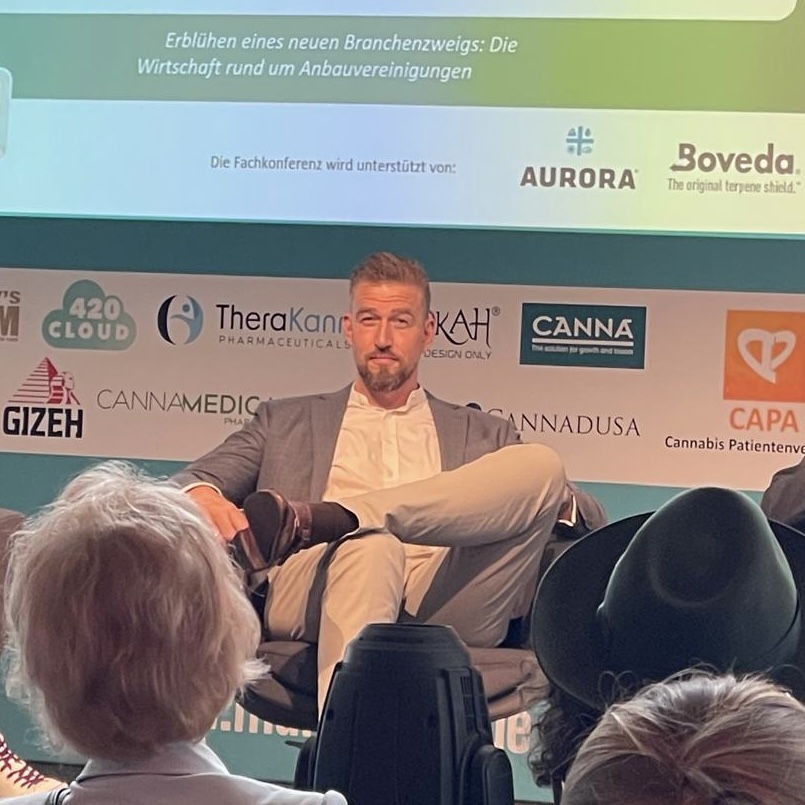 $CBDD Exciting times at #MaryJaneBerlin! Thrilled to hear Stefan Röhrl speak on economic opportunities around cannabis clubs. 🤝Great meetings and inspiring talks with industry leaders.🚀Record attendance at the show - German cannabis history in the making! 🇩🇪 #luxorainc #fintwit