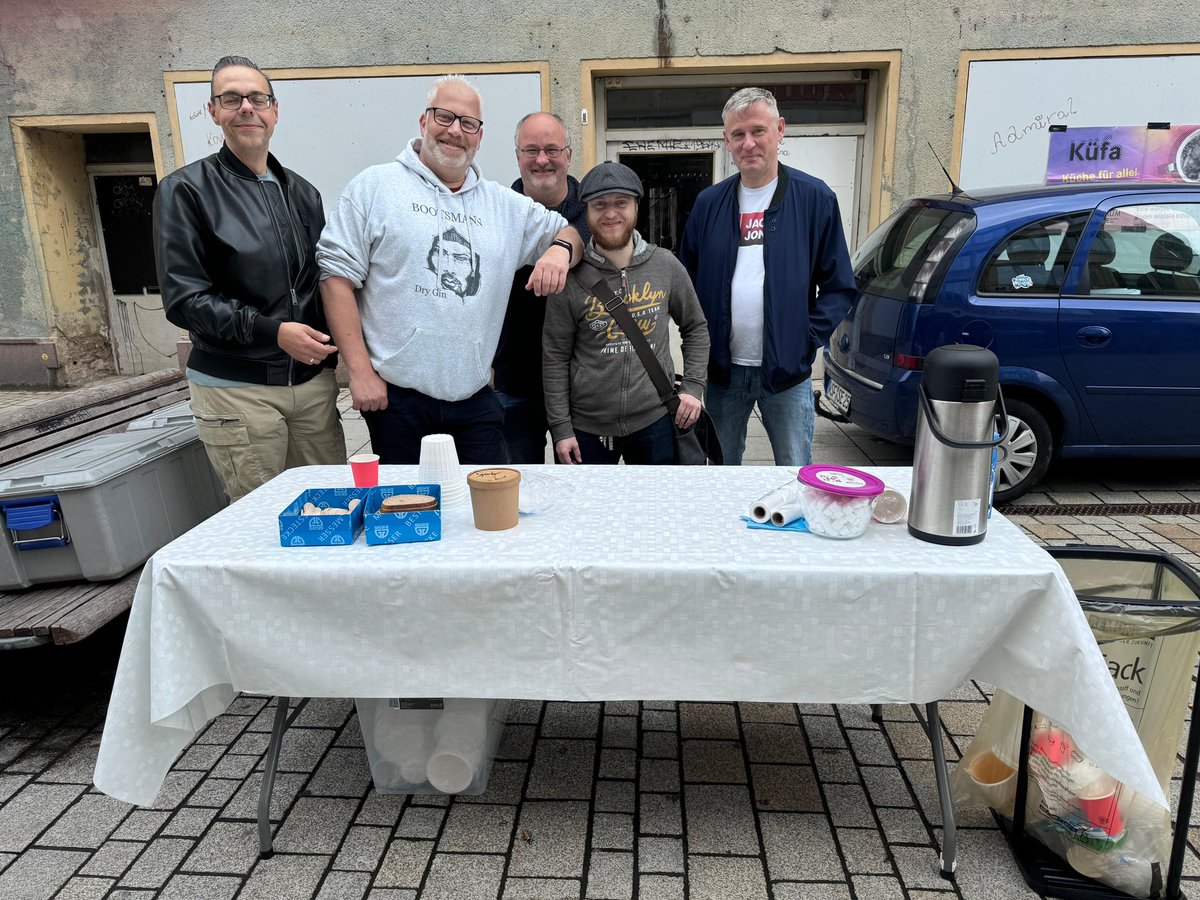 Danke an alle, die sich am Samstag Suppe geholt haben!

Zukünftig wird‘s hier aufgrund des schlechten Klimas auf der Plattform ruhiger. Wir konzentrieren uns nunmehr verstärkt auf BlueSky!
