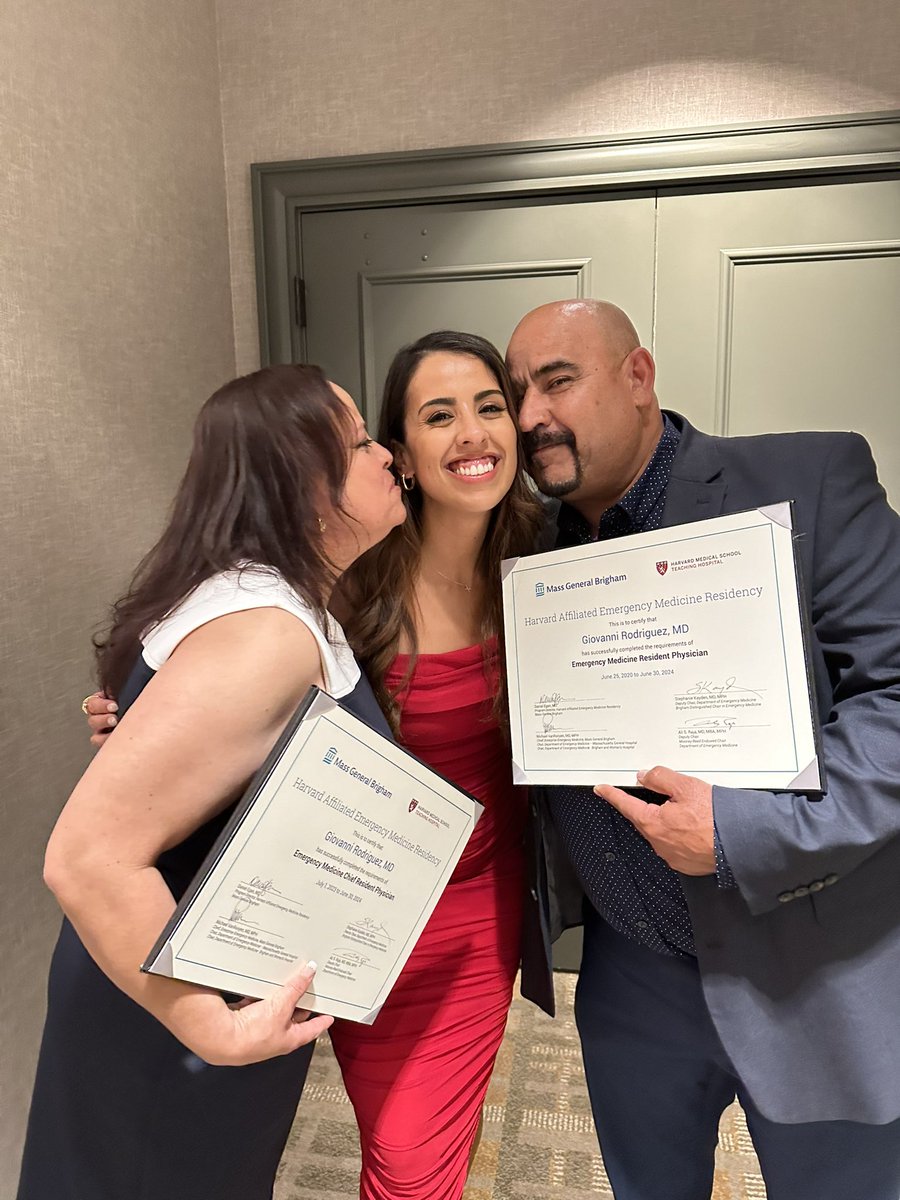 VanniRod's tweet image. After 13 years of embarking on this journey, I’m officially a Harvard trained EM Attending! I wouldn’t be here without the full support of my parents, who sacrifice so much to get me here .  From our humble beginnings to now the first physician in my family, I did this for them..