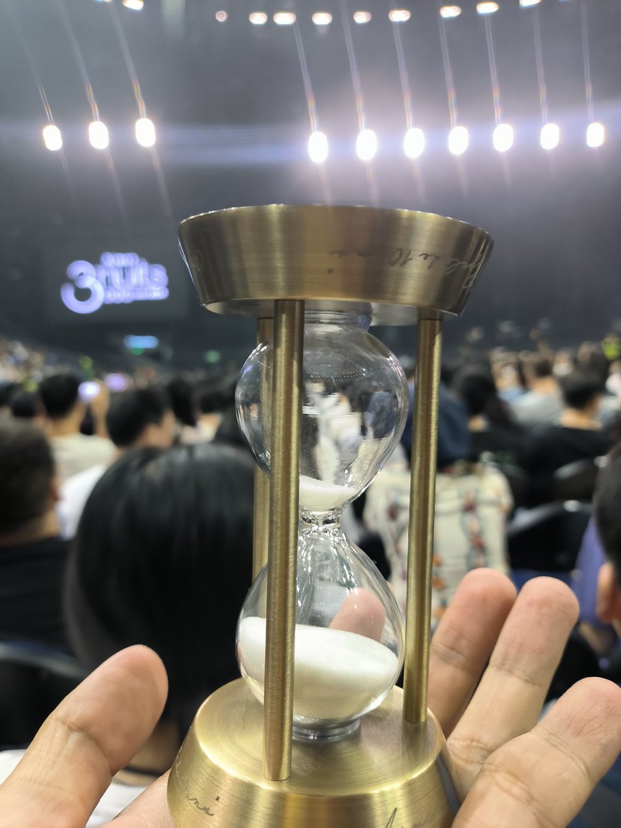 CaoMeow's tweet photo. 难以形容自己的心情
我是做了一个两小时的梦？
还是做了一个13年的梦？ https://t.co/w56vsStLBl