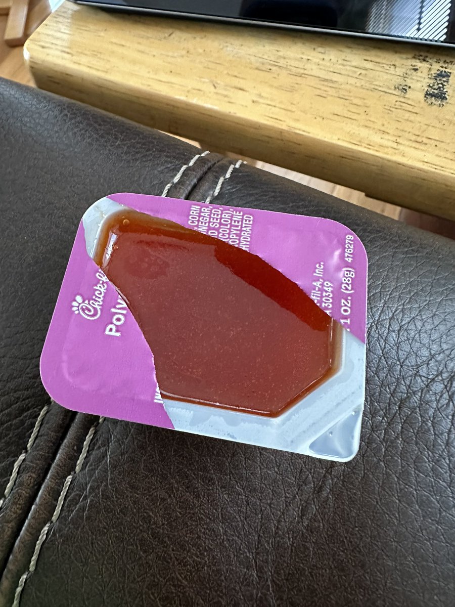 THECJSimmons's tweet image. Sooooo…. @ChickfilA why does all your sauces open like this??? Yall got like a billion dollars but your sauces open on some BS. Why don’t all of your sauces open like the ketchup sauces open?