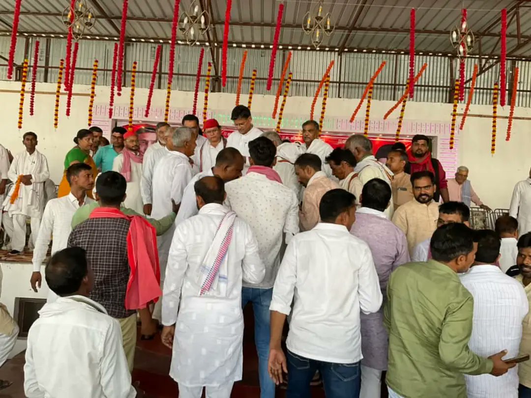 LaljiVermaSP's tweet photo. लोकसभा क्षेत्र अंबेडकर नगर में ऐतिहासिक जीत दिलाने के लिऐ विधानसभा गोसाईगंज में "कार्यकर्ता सम्मान समारोह" का आयोजन किया गया। https://t.co/y5capUNbxq