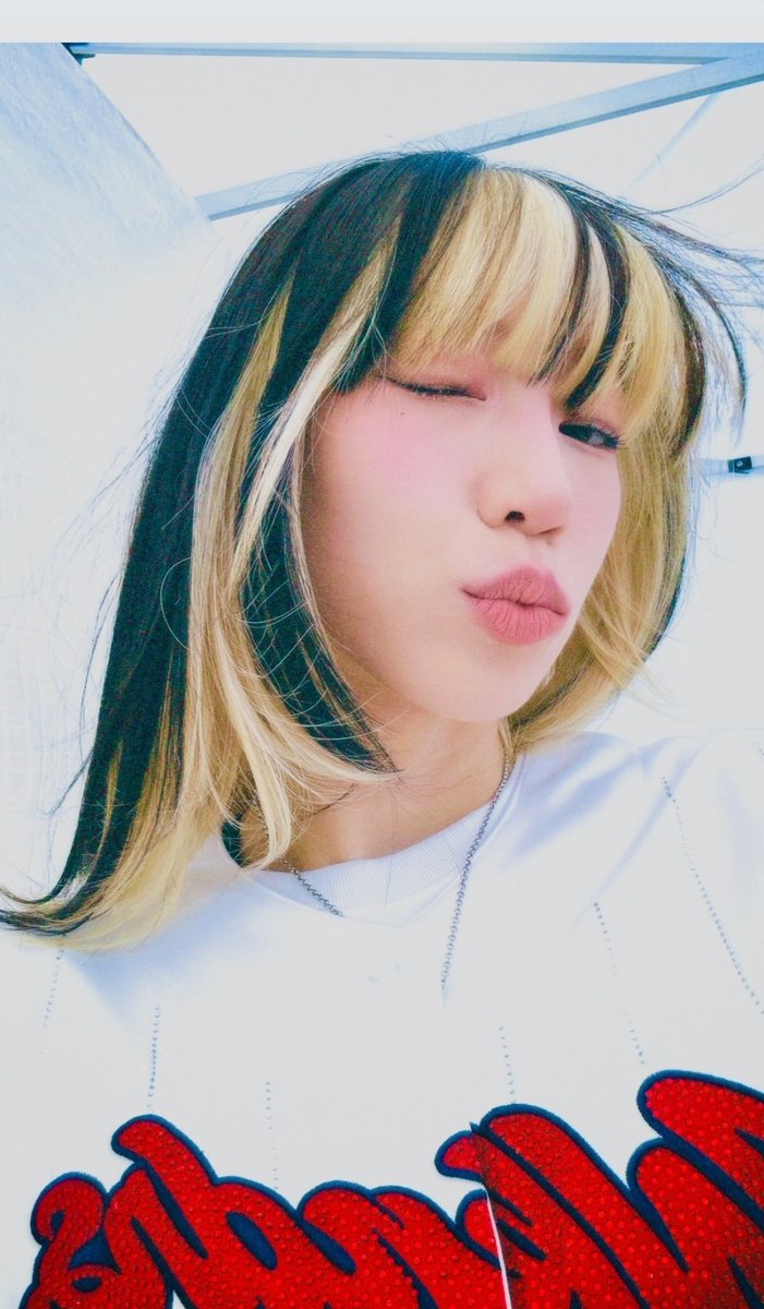 [#IG] 240616 UPDATE 💙

— Selca fofissima da bada após participar do Kpop playground 🥺

#BADALEE #BADA #LEEBADA #SWF2 #BEBE #바다 #베베