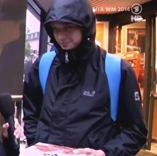 Noels Papa hat bis jetzt alle 4 Spiele richtig getippt und ich glaub ich weiß auch wer er ist