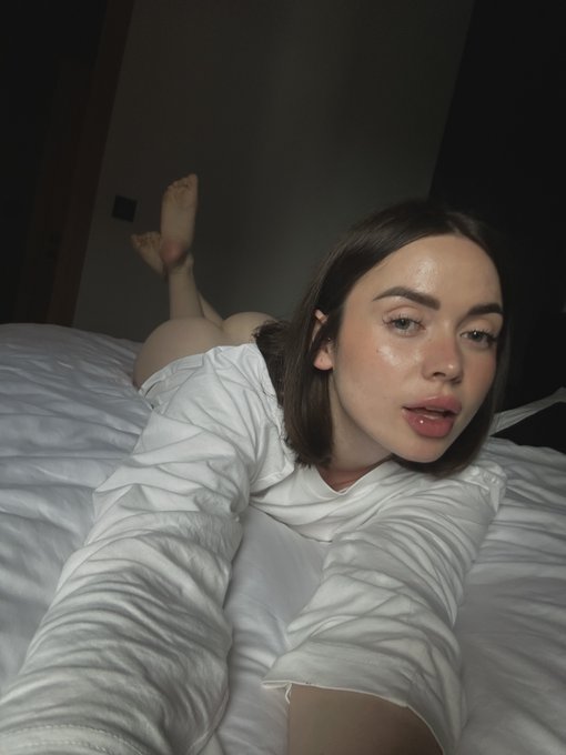 Watch Nikky 🌸's leaked NSFW photo on TwXstars