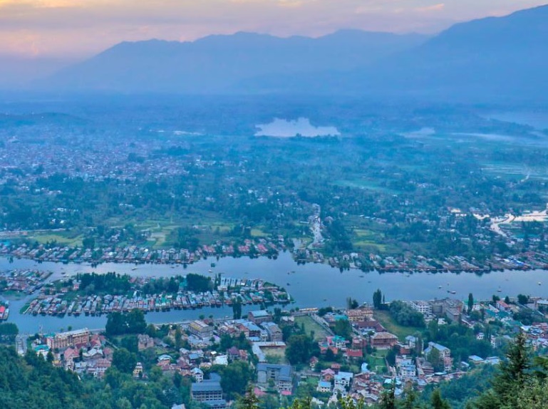 FairPoint: Is there something under wraps in Kashmir 

Read: ianslive.in/fairpoint-is-t…