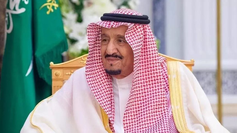 عاجل..

الملك سلمان مهنئًا بعيد الأضحى المبارك:

أعاده الله علينا وعليكم بالخير والبركات، سائلين المولى سبحانه أن يتقبل من حجاج بيته نُسكهم وطاعتهم، وأن يديم الأمن والاستقرار على وطننا وشعبنا، وعلى أمتينا الإسلامية والعربية والعالم أجمع. 
وكل عام وأنتم بخير.