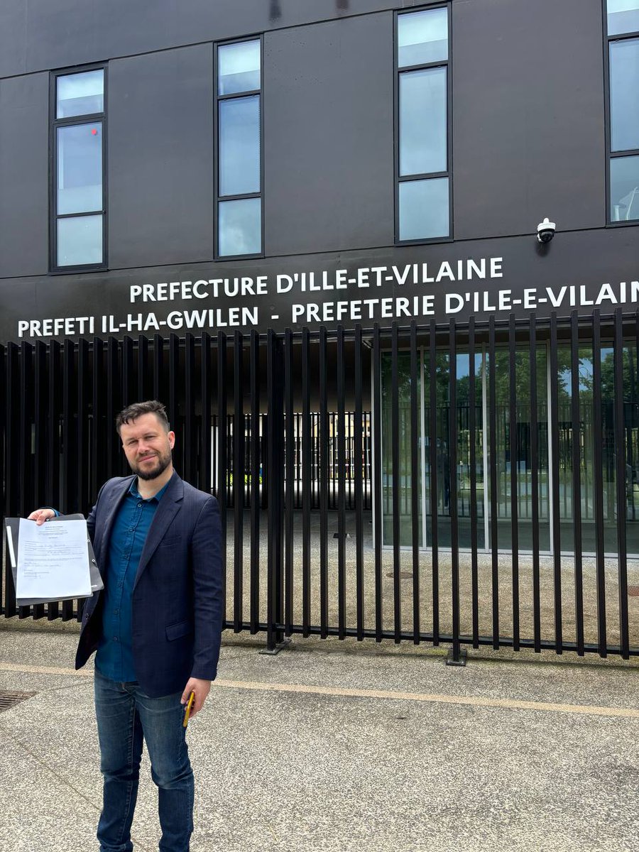 NikolazBOUCHER's tweet photo. Déclaration de candidature bien enregistrée ce matin en préfecture d'Ille-et-Vilaine.
#Ciro3501 
Seul candidat officiellement soutenu par toutes les composantes de l'arc républicain central, c'est bien une voix modérée et à l'écoute, dont nous avons besoin aujourd'hui. https://t.co/P7bWQ8GR1Y