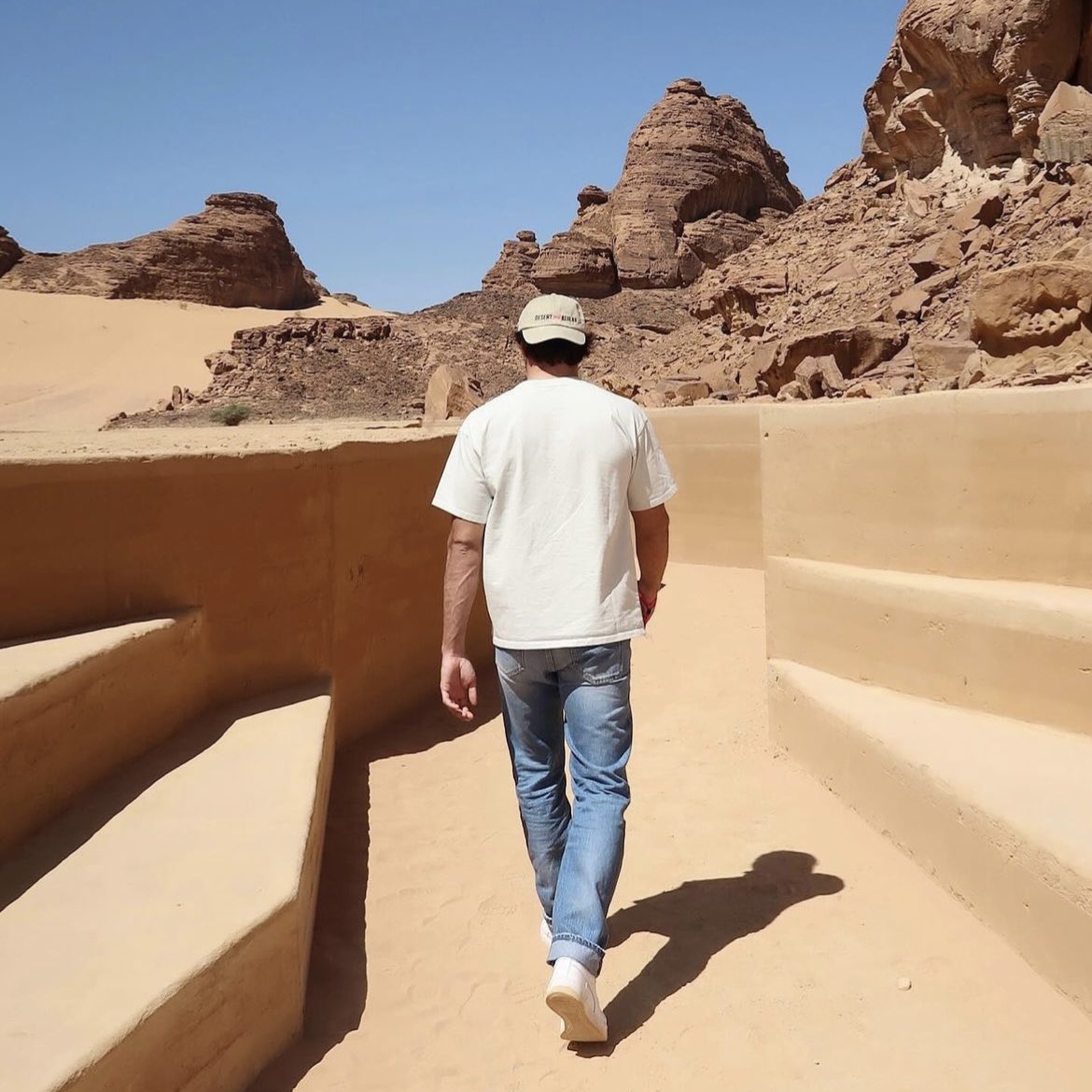 Carlos Sainz. tweet media