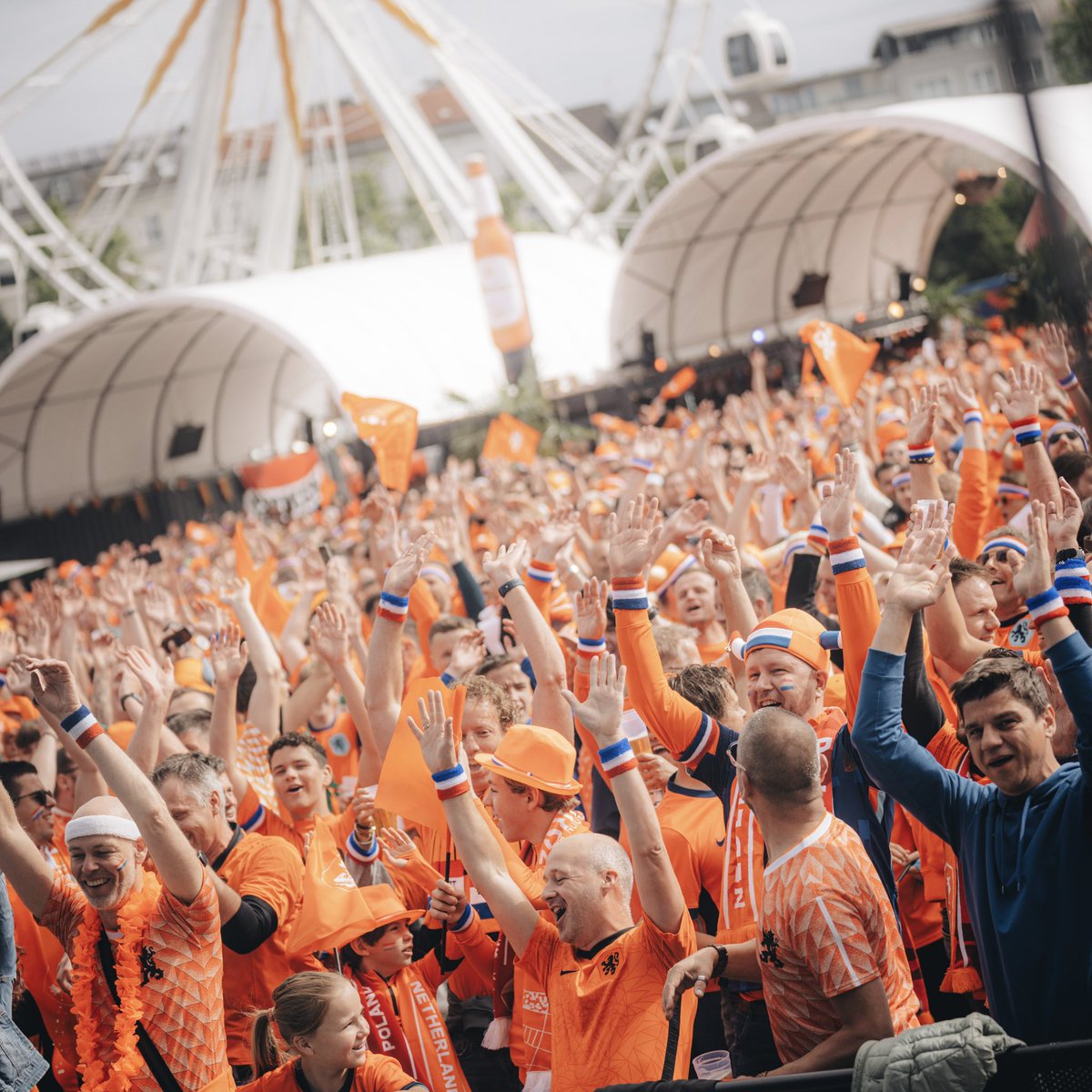 Oranje fans are 𝐬𝐨𝐦𝐞𝐭𝐡𝐢𝐧𝐠 𝐞𝐥𝐬𝐞. 💎

#NothingLikeOranje #CreateHistory #POLNED