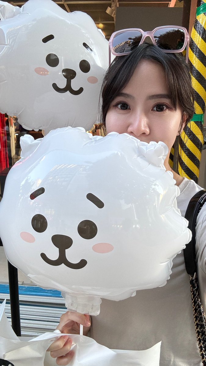 zoey_613's tweet photo. 紀念一下2024飛到首爾恭迎金碩珍退伍&amp;四捨五入也算是有抱到男偶像的旅途 https://t.co/69Rjky9W6f