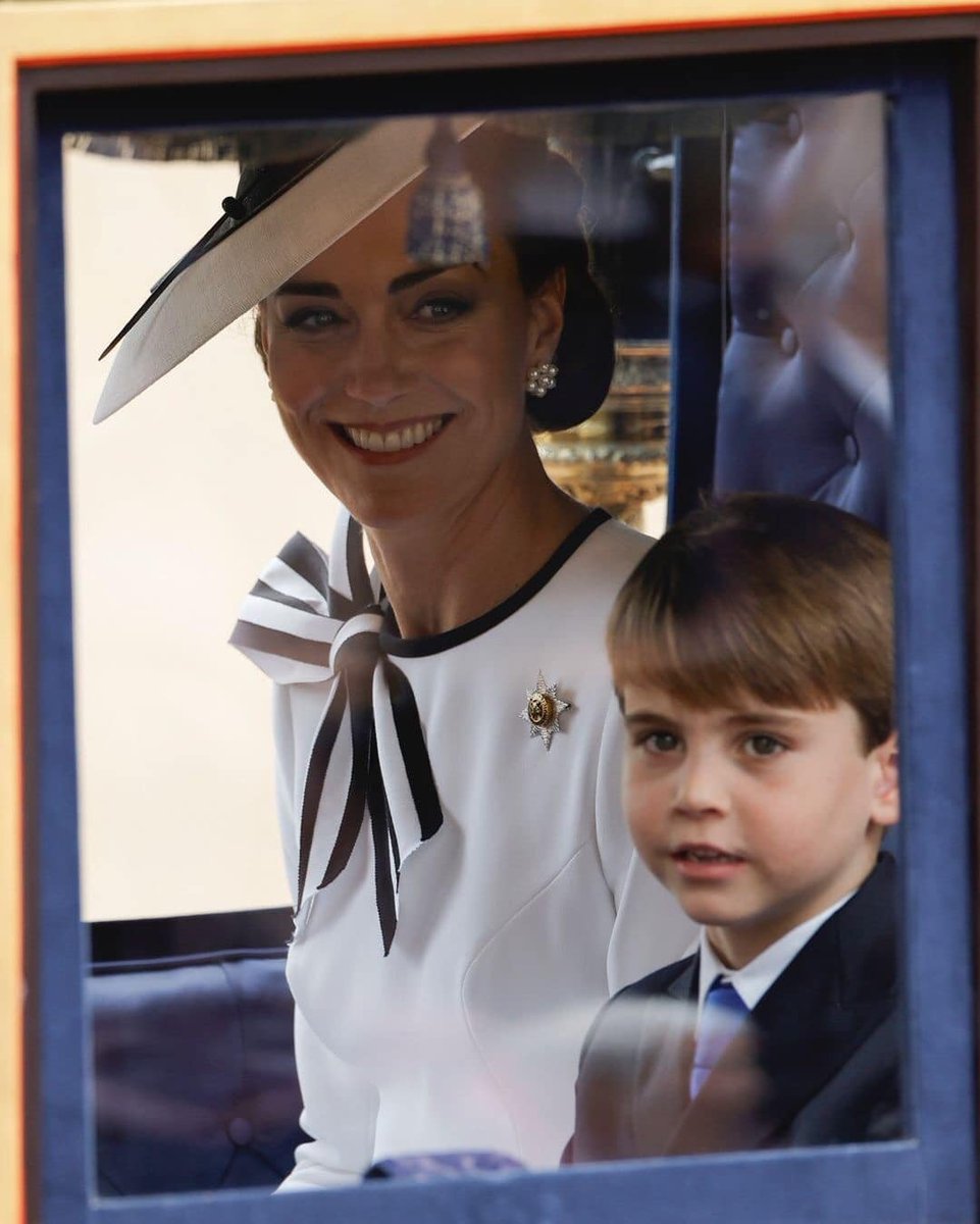 mickeymac619's tweet photo. @bol_lucy @UnityNewsNet When the meeja announced she wouldn't be back before 2025, they were not yet sure whether the #deepfakekate footage would be ready in time for the Trooping the Colour psyop extravaganza..
https://t.co/oyRDqwf3Qv https://t.co/Dkqy6DRvMT