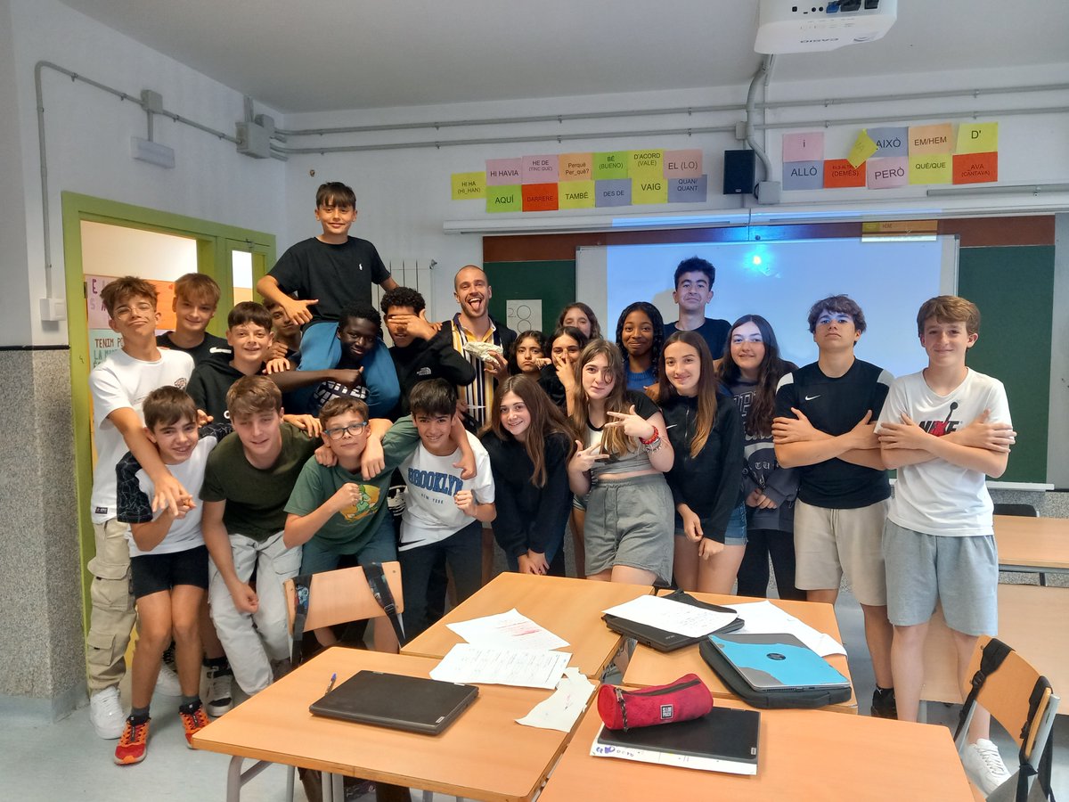 Us deixem un tastet de la setmana!  L'alumnat del Treball de Síntesi ABP SAL de 2n  <a href="/INS_Vilamajor/">Institut Vilamajor</a>  ha fet un rap en anglès. Han treballat de valent! No us perdeu el resultat! Gràcies als professionals de <a href="/VerSembrant/">Versembrant</a>  per fer-ho possible. See you soon!
youtube.com/watch?v=GG9Bk8…