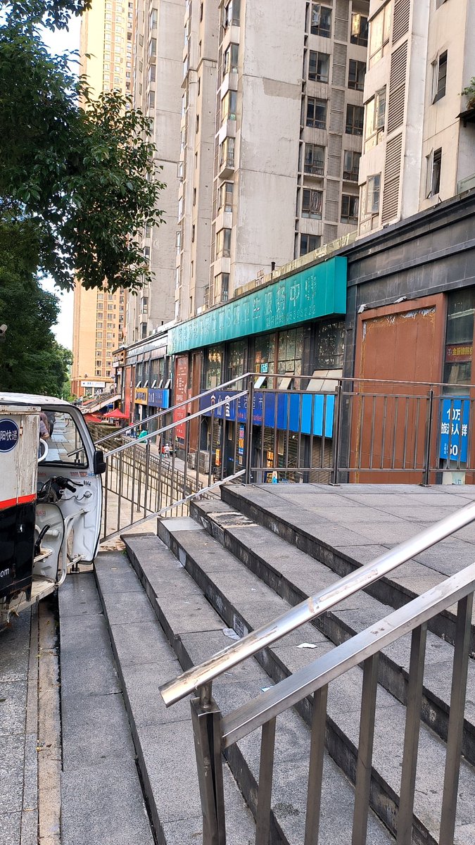 coolhao66's tweet photo. 来个贵阳楼凤群有偿 https://t.co/k3G1et2Aam