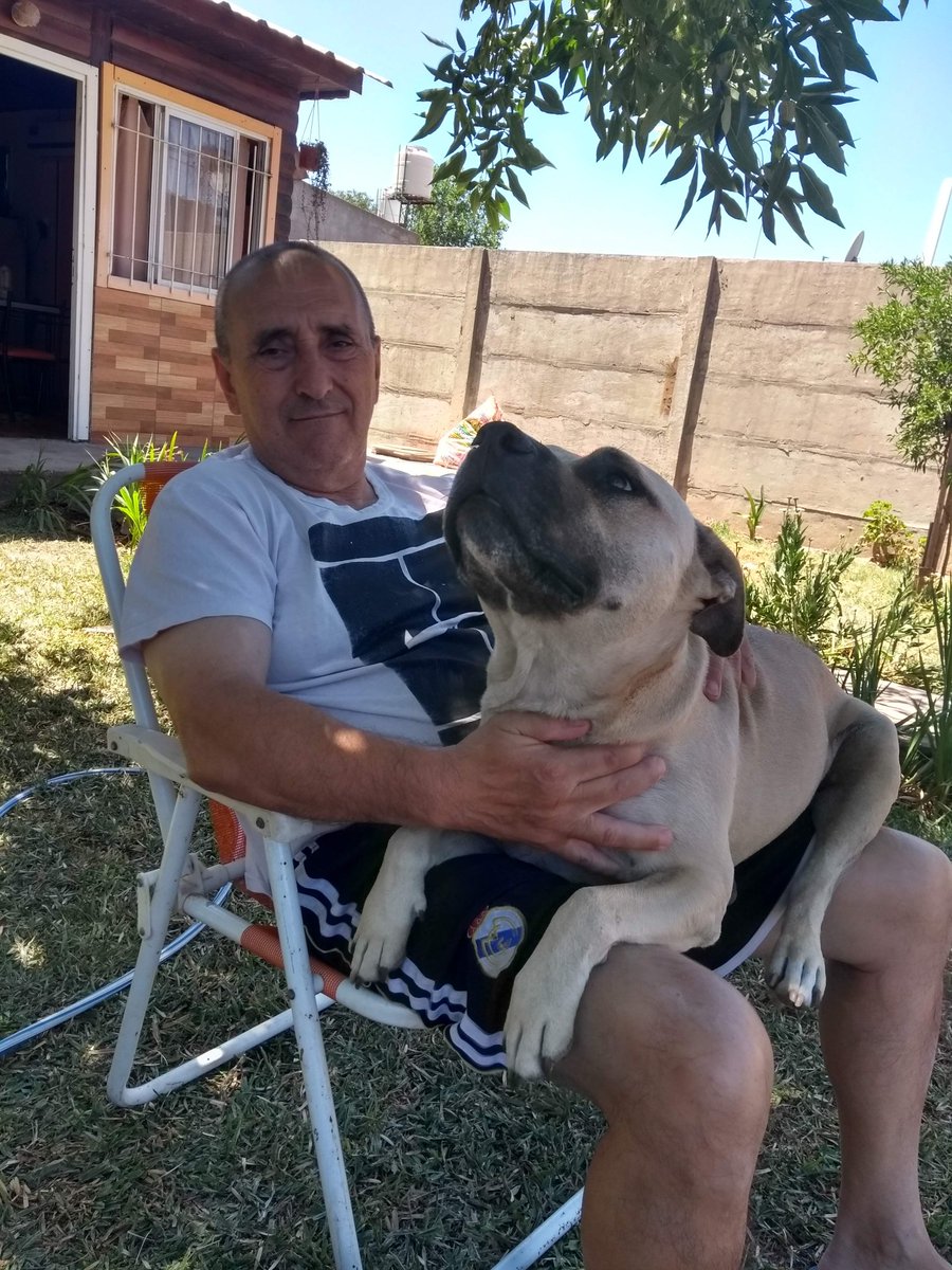 vethlz's tweet photo. #Estefinde Mi papá que sigue estando presente, aunque todos ya somos adultos. Feliz Día Pa!!! Y para todos los buenos padres del pais https://t.co/6LZpSX8fPj