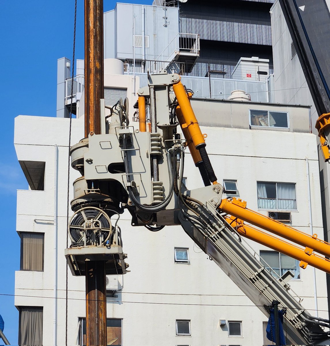 Shimoyamatedōri, Chuo, Kobe
Machine, industrial, pile driver
Prop reference