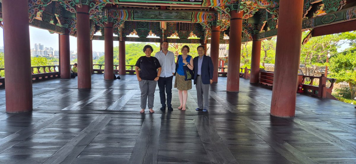 Tornem de Jinju (Corea) entusiasmades després de compartir experiències i reflexions amb agents culturals locals, Prof Jeong i <a href="/LarasaTita/">tita larasati</a> <a href="/antoinegguibert/">Antoine Guibert</a>
Gràcies <a href="/agenda21culture/">agenda21culture</a> i <a href="/jordipascual21/">Jordi Pascual</a> per convidar-nos! 
#cinemaencurs #EnResidència #fotografiaencurs <a href="/MovingCinema_/">Moving Cinema</a>