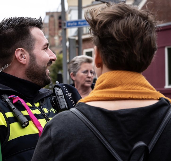 Vandaag speelt #Oranje tegen #Polen in #Hamburg. Ook de Nederlandse politie is hierbij aanwezig. Wij wensen iedereen een mooie veilige en geweldige wedstrijd toe! #POLNED #EURo2024 #nedpol #politie #acp #politievakbond #oranje #hupholland #politienederland <a href="/Politie/">Politie Nederland</a>