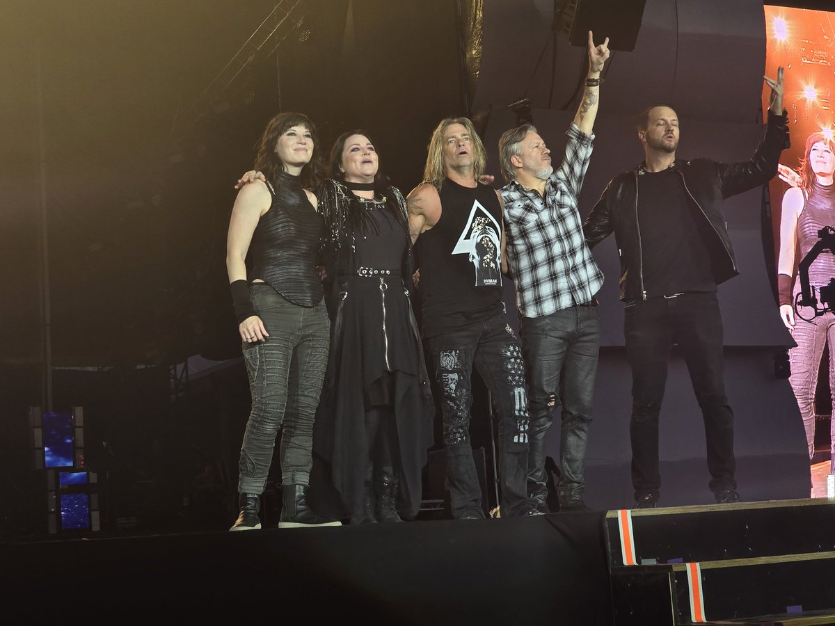 Moongyyu's tweet photo. @evanescence The time passed so fast but it was amazing. Please come back soon 🇵🇹Thank you so much, guys 🫶🏻
Let's meet again ❤️
#rir #rir2024 #rirlisboa #RockInRio #RockinRioLisboa #Evanescence #RockinRio2024 https://t.co/XCbrQsN0Cj