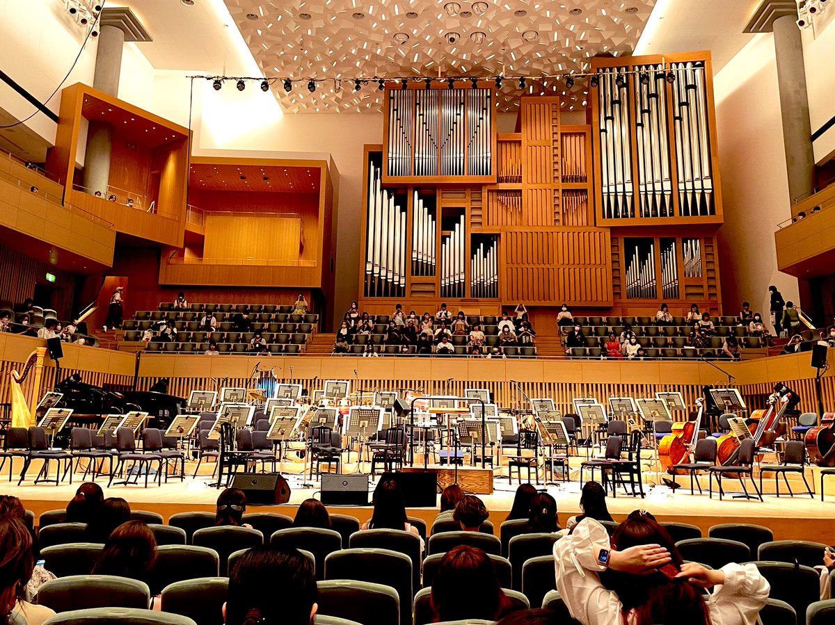 miukey_1541stew's tweet image. 1日目はサイド席2列だったけど実質最前で😭宮野さんの声がしっかり聞こえるってよりはオケの音がしっかり聞こえた。2日目はドセンで宮野さんとオーケストラの親和性を存分に浴びて溶けた🫠音がっ…違う！正面のハーモニーしゅごい🥹
#宮野真守 #AUTHENTICA