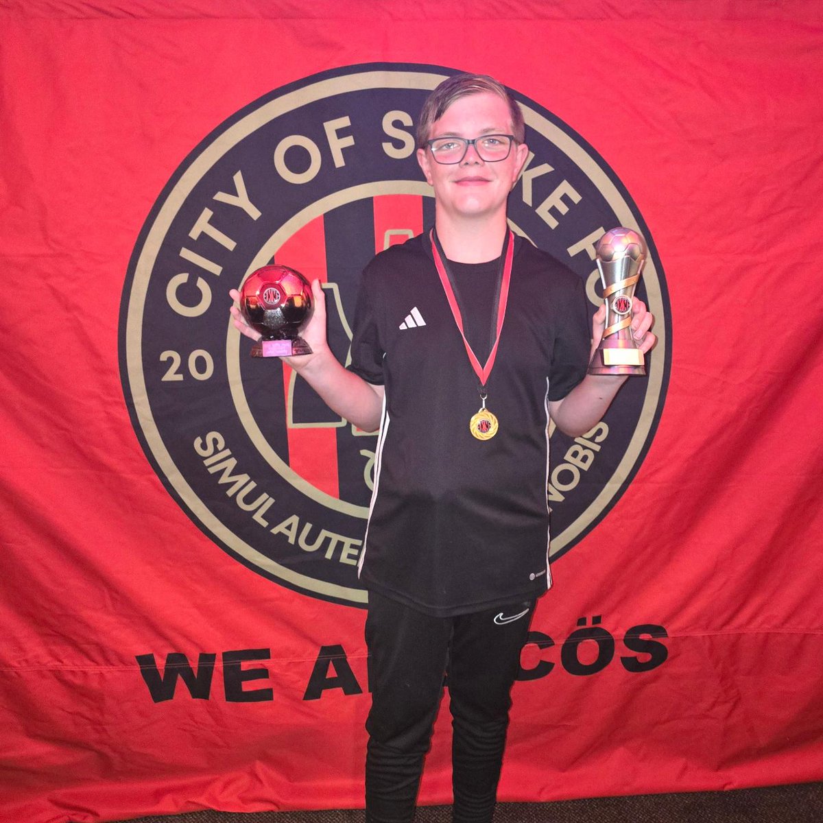 Jakestomajourne's tweet photo. Jake only went and won Managers player of the season. ❤️ #goalkeeper #managersplayer #awards #grassroots https://t.co/ZetbXUT9C7