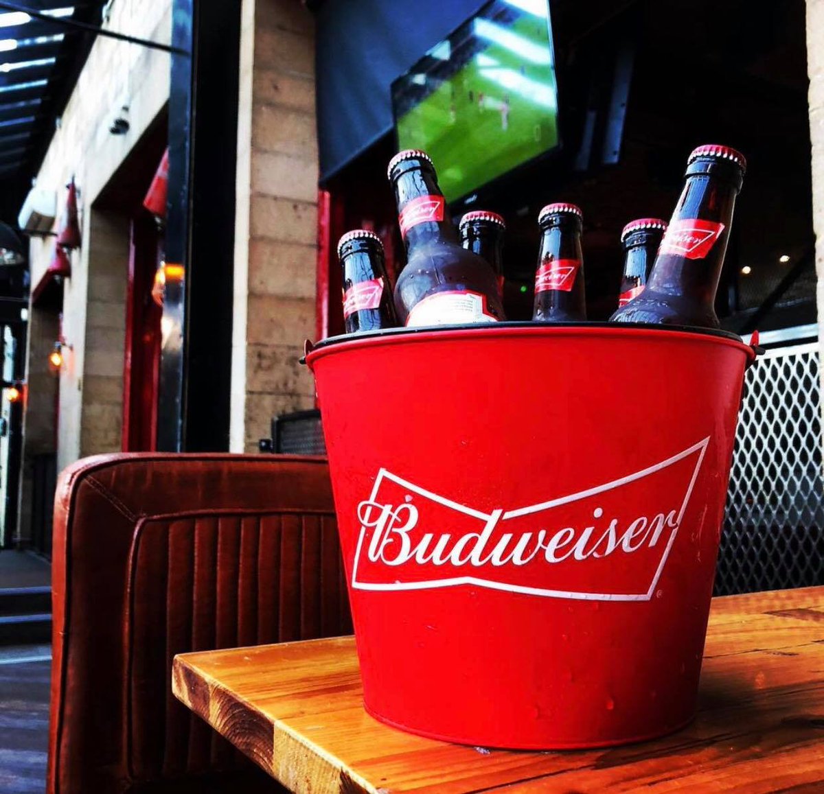 FIREPITBeverley's tweet image. 🎉 Celebrate Dad this Father's Day! 🎉

🍻 Celebrate Dad at Firepit this Father's Day! Enjoy drinks and create memories with Dad. Cheers to Father's Day! 🥃👨‍👧‍👦

 #FathersDay #BarLife #Flemingate