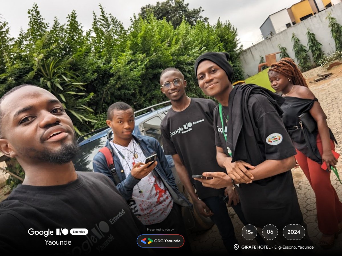 We started the day by welcoming everyone with smiles and excitement! Attendees checked in and received their branded event T-shirts, setting the tone for a fantastic day ahead. 👕✨