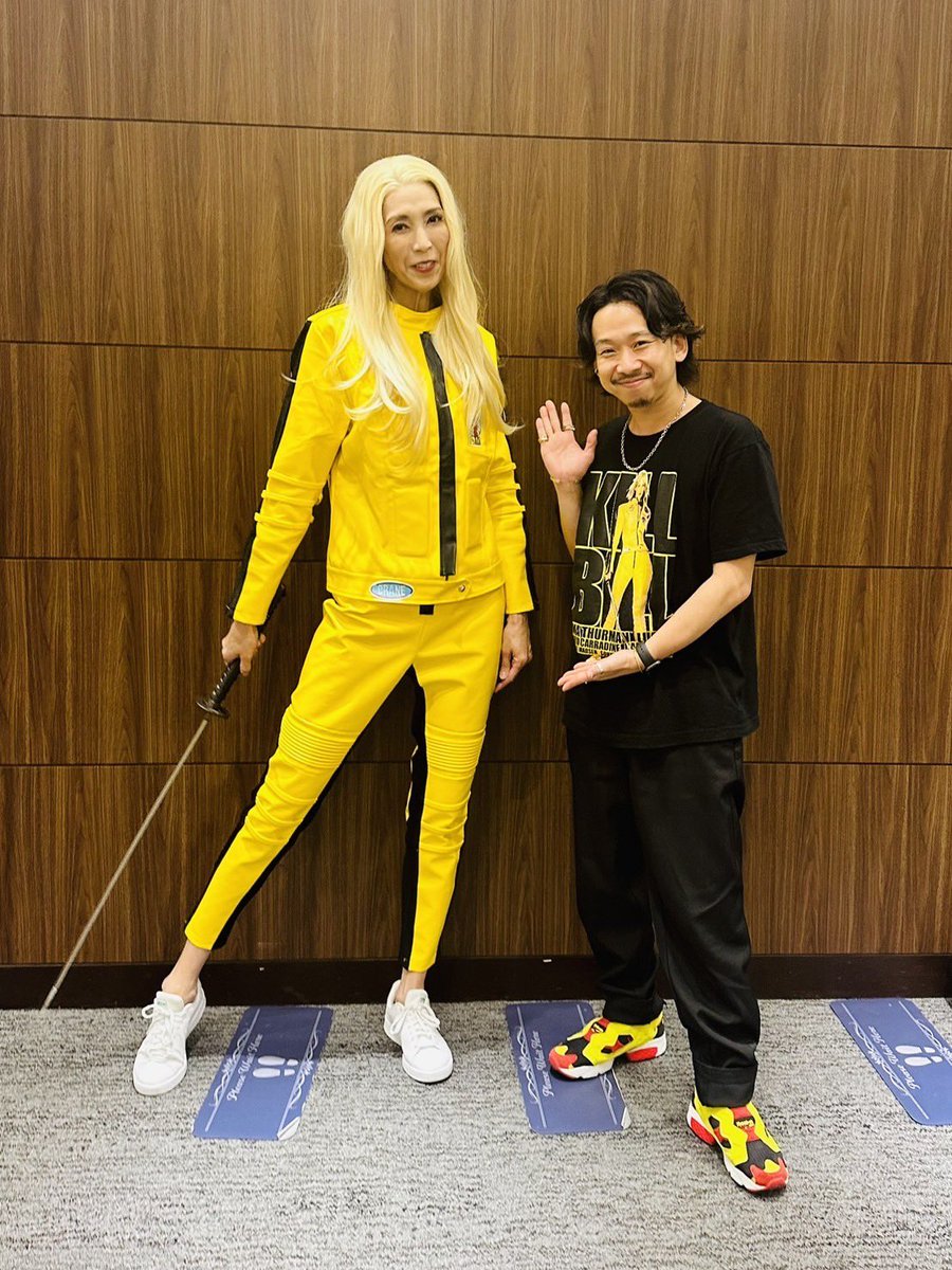 motoko_pink's tweet photo. ＃舞台CTW
無事に千秋楽を迎える事が出来ました

昨日、皆さんにお祝いして頂きました時！
松岡さん、あやめちゃん、金子君、辰巳君

そして、演出あっきーと、キルビルに���えますか？私
色々な話は、明日ブログにて
ありがとうございました！ https://t.co/Ujj70o9pPJ