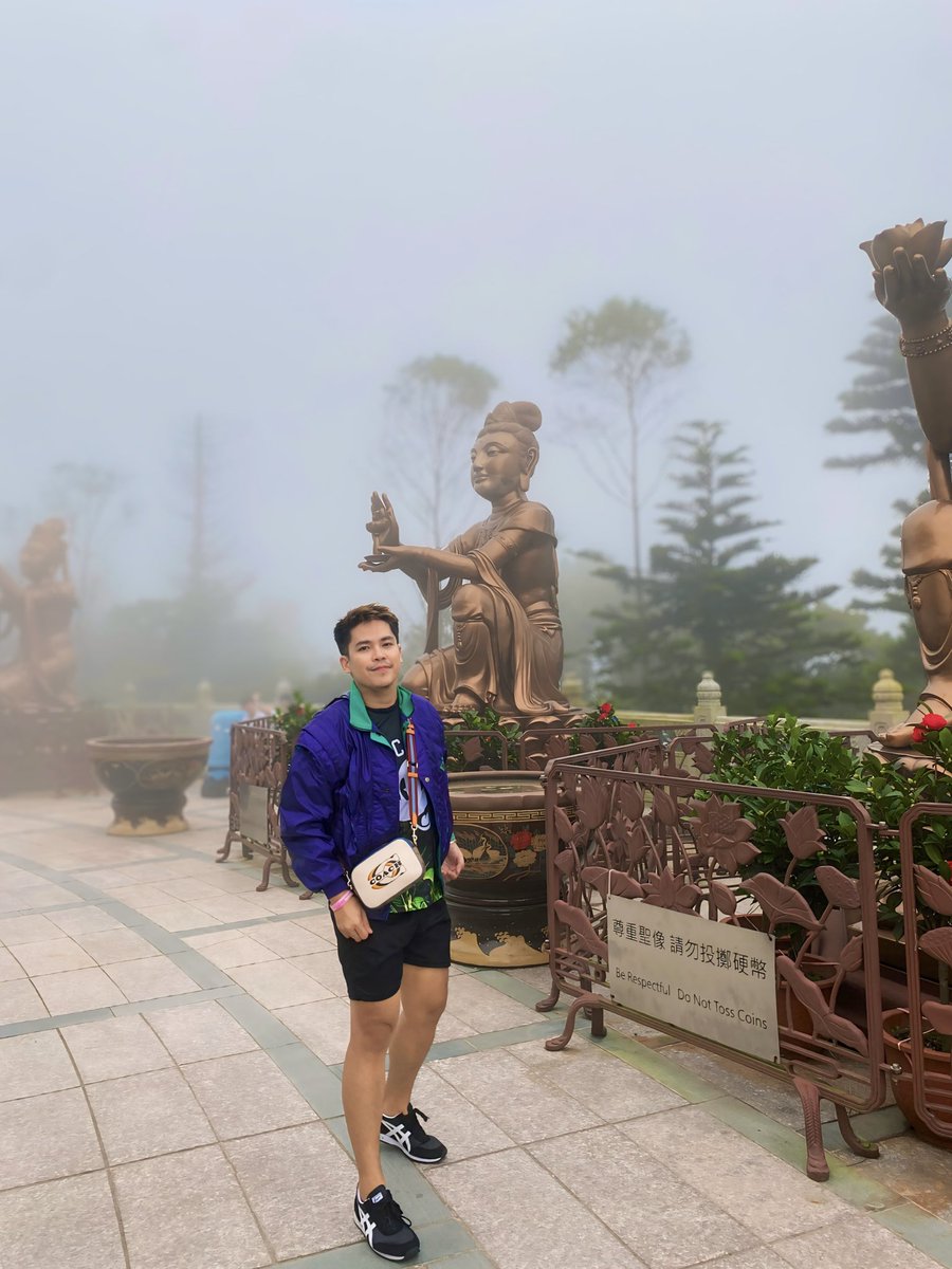 franzhernandez's tweet photo. It was foggy and rainy, but glad was able to see Tian Tan Buddha and experience Ngong Ping Village 😄 #WhenInHongkong https://t.co/Oi2Gbadq9J