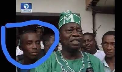 TimiBlaze's tweet photo. Young Sowore gave MKO Abiola a befitting burial!
This was Omoyele Sowore on Abiolaโs burial day!
Where was the candidate you support? https://t.co/EU36KVAJCn